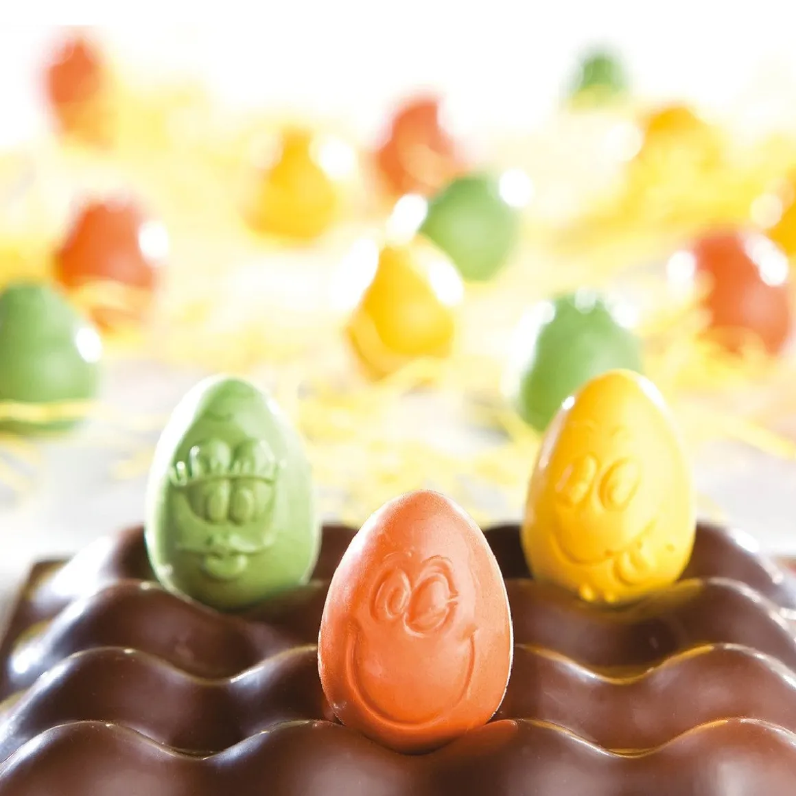 Bonbonvorm Chocolate World Smiley Eitjes (24x) 33x23x12mm