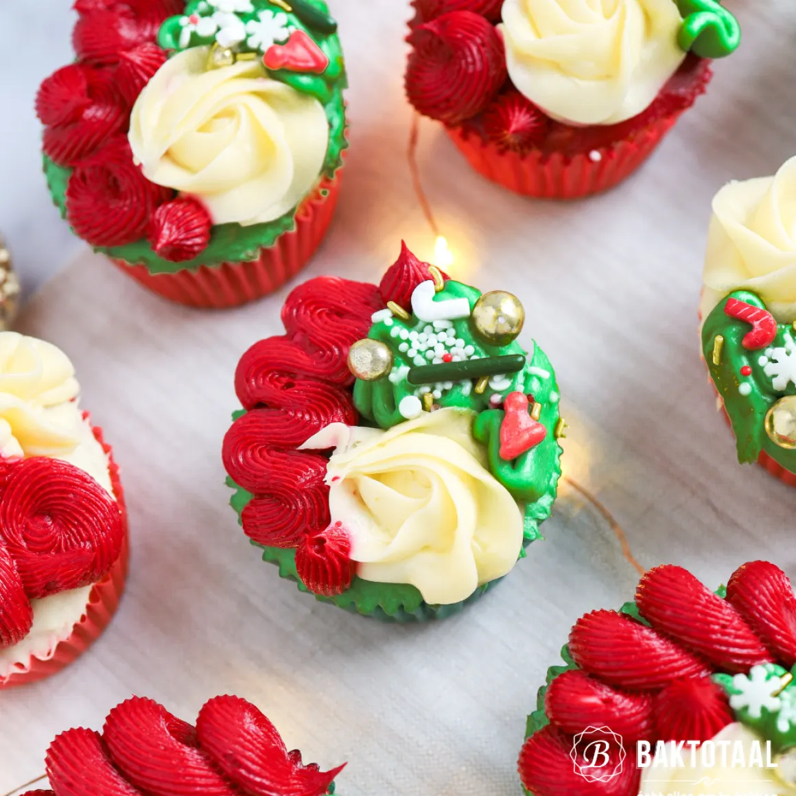 Cupcake Vormpjes HoM Effen Kerst Mix 50x33mm. 50st.