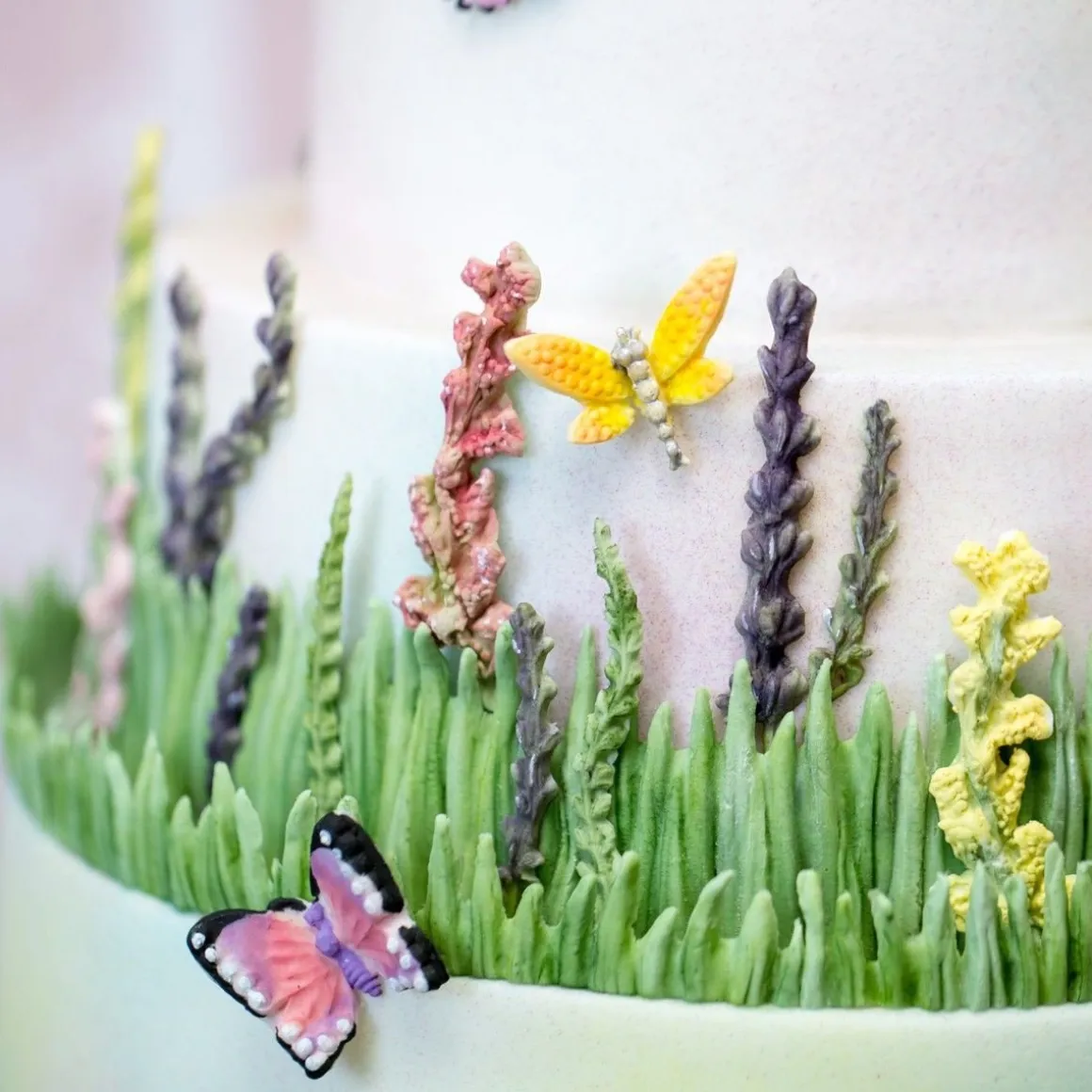 Karen Davies Mold Grasveld Met Wilde Bloemen